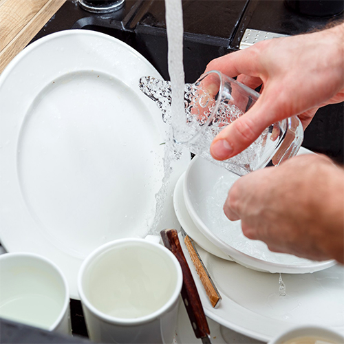 washing-dishes-man-hands